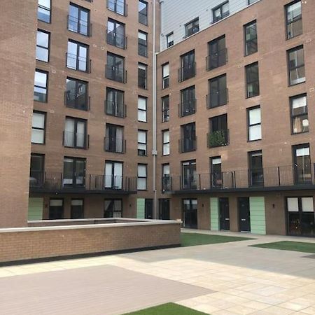 3 Bedroom Apartment Free Parking Manchester Exterior photo