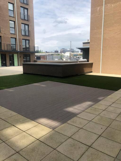 3 Bedroom Apartment Free Parking Manchester Exterior photo